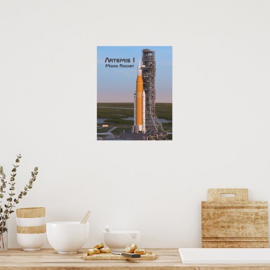 Artemis One Moon Rocket auf Pad Poster (Küche)