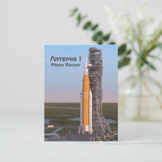 Artemis One Moon Rocket auf Pad Postkarte (Stehend Vorderseite)