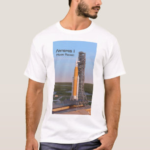 Artemis One Moon Rocket auf Pad T-Shirt