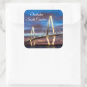 Arthur Ravenel Bridge bei Nacht Quadratischer Aufkleber (Tasche)