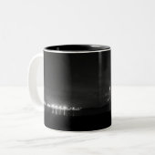 Arthur Ravenel Night Pano Grayscale Tasse (Vorderseite Links)