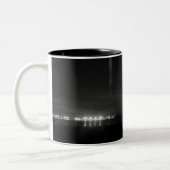 Arthur Ravenel Night Pano Grayscale Tasse (Links)
