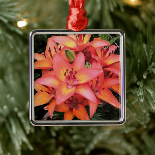 Artisitc Coral Colored Garden Lilies Ornament Aus Metall