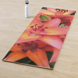 Artisitc Coral Colored Garden Lilies Yogamatte