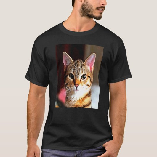 Artistic Baby Faced Yellow Mit Augen Brown Tabby C T-Shirt (Vorderseite)