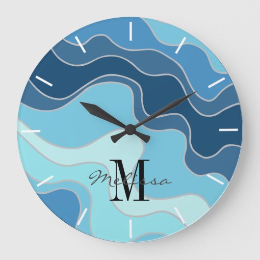 Artistic Blue Ocean Waves Beach Monogram Große Wanduhr (Vorderseite)