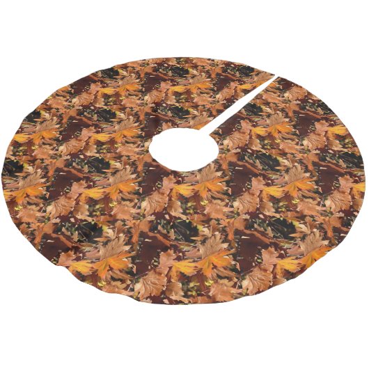 Artistic Fall Leaves In Autumn Sunshine Polyester Weihnachtsbaumdecke (Schrägansicht)