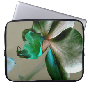 Artistic Flower in Blue, Green and Grey Tones Laptopschutzhülle