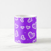 Artistische Herzen Nahtloses Muster auf Lila Kaffeetasse (Mittel)