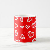 Artistische Herzen Nahtloses Muster auf rotem Hint Kaffeetasse (Mittel)
