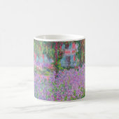 Artist's Garden at Giverny von Claude Monet Kaffeetasse (Mittel)