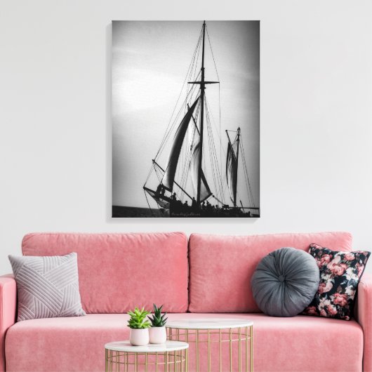 Aruba in Schwarz und Weiß segeln (Portrait) Leinwanddruck (Insitu (Wohnzimmer))