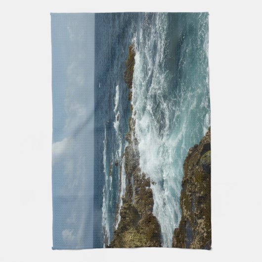 Arubas Felsküste und blauer Ozean Geschirrtuch (Vertikal)