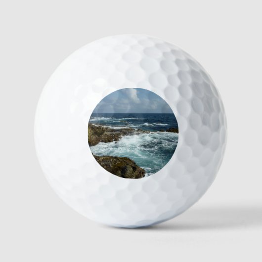 Arubas Felsküste und blauer Ozean Golfball (Vorderseite)