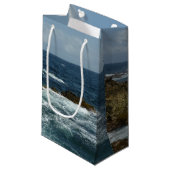 Arubas Felsküste und blauer Ozean Kleine Geschenktüte (Vorderseite Schrägansicht)