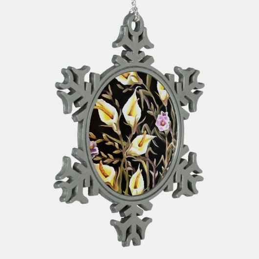 Arum Lily künstlerisches Blumendesign auf schwarz Schneeflocken Zinn-Ornament (Links)