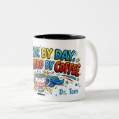 Arzt bei Tag, Superheld durch Kaffeetasse (VorderseiteRechts)
