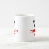Arzt bei Tag Zombie Slayer by Night Kaffeetasse (Mittel)
