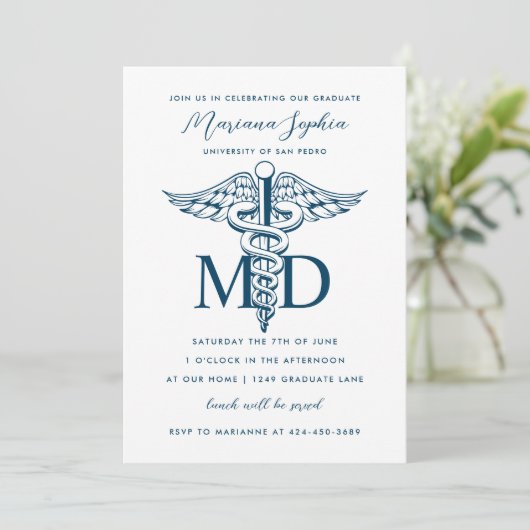 Arzt für Abschluss der Medizin Einladung (Stehend Vorderseite)