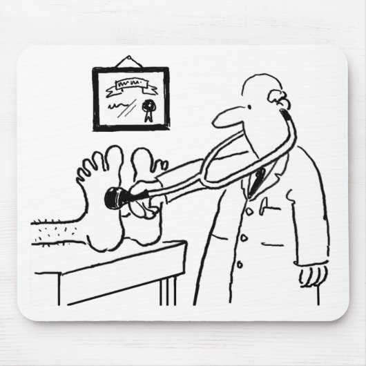 Arzt mit Stethoskop überprüft Füße Mousepad (Vorne)