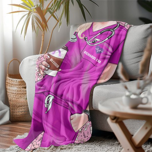 Ärztin für Weiße Krankenschwester in rosa Scheiben Sherpadecke