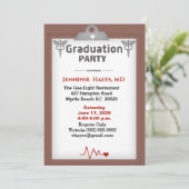 Ärztin Nurse Brown Clipboard Graduation Party Einladung (Stehend Vorderseite)
