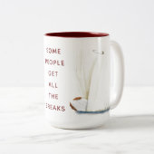 Ärztin oder Krankenschwester gibt Zwei-Tonen-Kaffe Zweifarbige Tasse (VorderseiteRechts)