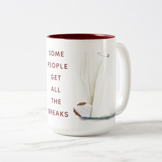 Ärztin oder Krankenschwester gibt Zwei-Tonen-Kaffe Zweifarbige Tasse (VorderseiteRechts)