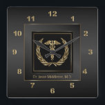 Ärztin - Schwarz und Gold Quadratische Wanduhr<br><div class="desc">Medizinische Ärztin - Schwarze und Goldene Uhr. ⭐ 100% anpassbar. Dieses Design wird in Ebenen durchgeführt, sodass Sie verschieben, RESIZE, fügen, löschen oder ÄNDERN Sie jede der Grafiken oder Text/Schriftart, um Ihren Bedürfnissen entsprechen. Achten Sie auf das Feld 'Fertig zum Füllen', oder klicken Sie auf die Schaltfläche 'KÖNNEN' oder KLICKEN...</div>