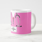 Ärztliche Fachschule Grad 2024 Jumbo-Tasse (Vorderseite Rechts)