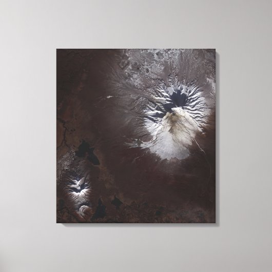 Asche färbt sich auf Russlands Shiveluch-VulkanÃ Â Leinwanddruck (Vorderseite)