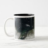 Aschewolke vom Vulkan 2 Zweifarbige Tasse (Links)
