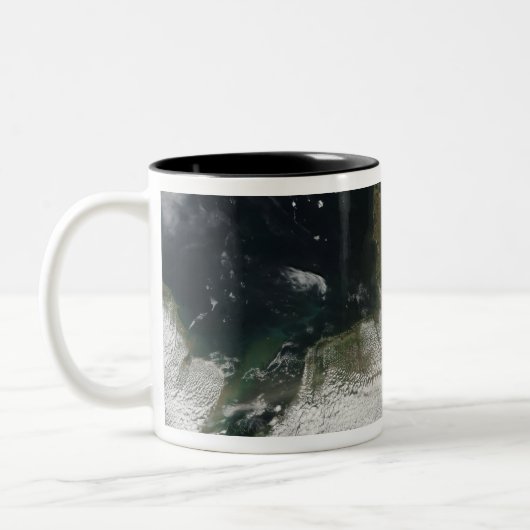 Aschewolke vom Vulkan 2 Zweifarbige Tasse (Links)