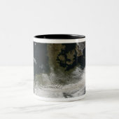 Aschewolke vom Vulkan 2 Zweifarbige Tasse (Mittel)