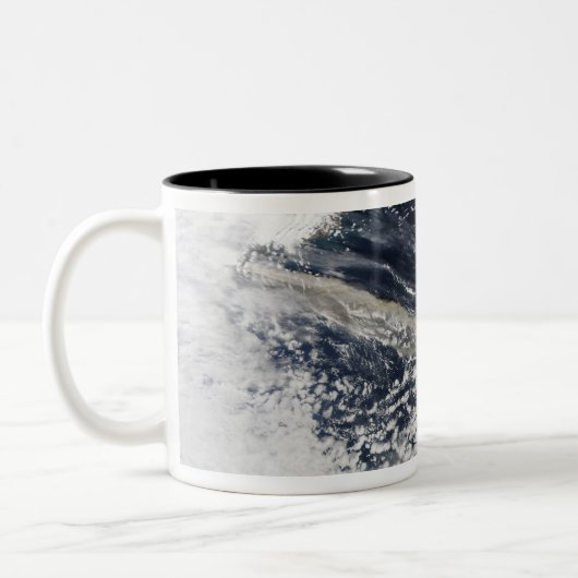 Aschewolke vom Vulkan Eyjafjallajokull Zweifarbige Tasse (Links)