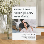 Aschfarben | Modernes Hochzeitspause - Foto Save The Date<br><div class="desc">Müssen Sie Ihre Hochzeit verschieben oder verschieben? Lass den Gästen mit diesen modernen, lichtdurchfluteten, weißen Karten, die reich an cremefarbenen Schriftzeichen sind. Das Design auf der Basis von Typografie ist einfach und witzig und bietet "zur gleichen Zeit, am gleichen Ort, am neuen Datum" oben mit Ihrem neuen Hochzeitstermin und den...</div>