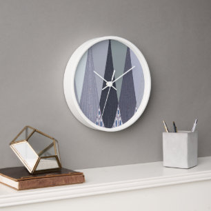Aschgraue Chevron-Punkte-Kunstposter Uhr
