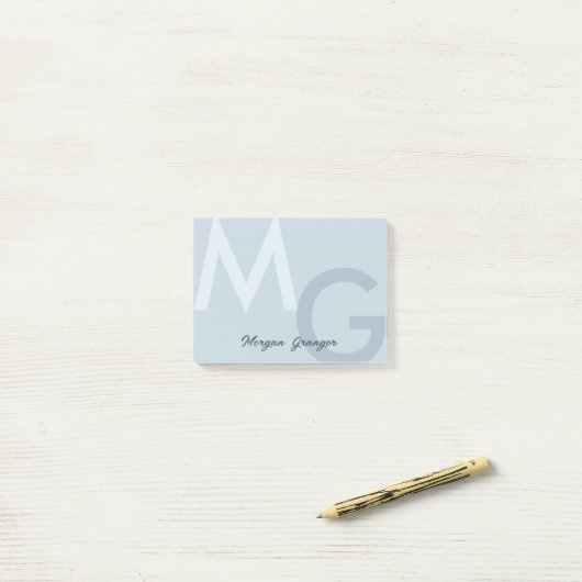 Ash Blue Minimal Clean Modern Large Monogram Post-it Klebezettel (Auf Schreibtisch)