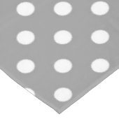 Ash Grey White Polka Dots Design Tischdecke (Schrägansicht)