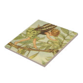 Ash Tree Fairy Walking auf Zweig Fliese (Seite)