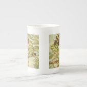 Ash Tree Fairy Walking auf Zweig Porzellantasse (Vorderseite)