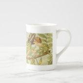 Ash Tree Fairy Walking auf Zweig Porzellantasse (Rechts)