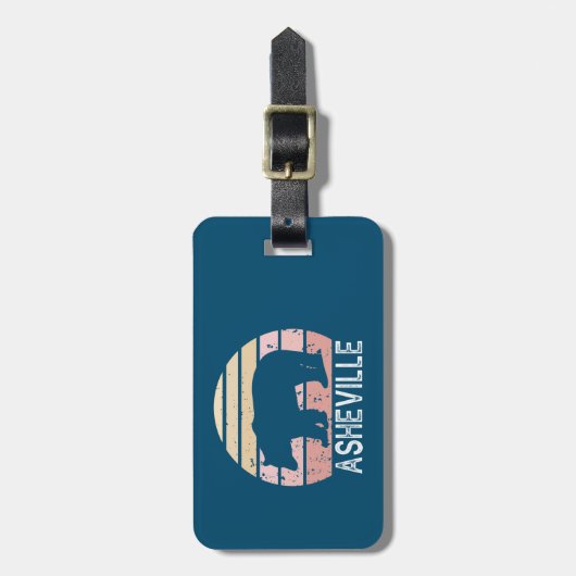 Asheville North Carolina Retro Bear Gepäckanhänger (Vorderseite vertikal)