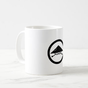 Ashigaru-Helm auf kreisrunder Kaffeetasse