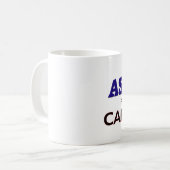 Ashley trieb durch Koffein an Kaffeetasse (Vorderseite Links)