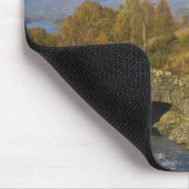 Ashness Bridge, Lake District, Cumbria, England Mousepad (Ecke)