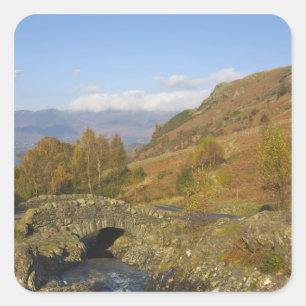 Ashness Bridge, Lake District, Cumbria, England Quadratischer Aufkleber