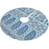 Asian Paisley Border: Traditionelles Design. Polyester Weihnachtsbaumdecke (Schrägansicht)