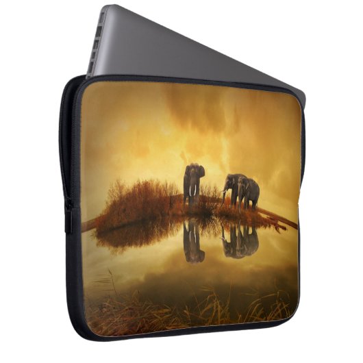 Asiatische Elefanten in Thailand unter einem strah Laptopschutzhülle (Vorne Rechts)