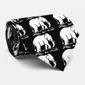 Asiatische Elefanten vor thailändischem Elefanten- Krawatte (Gerollt)